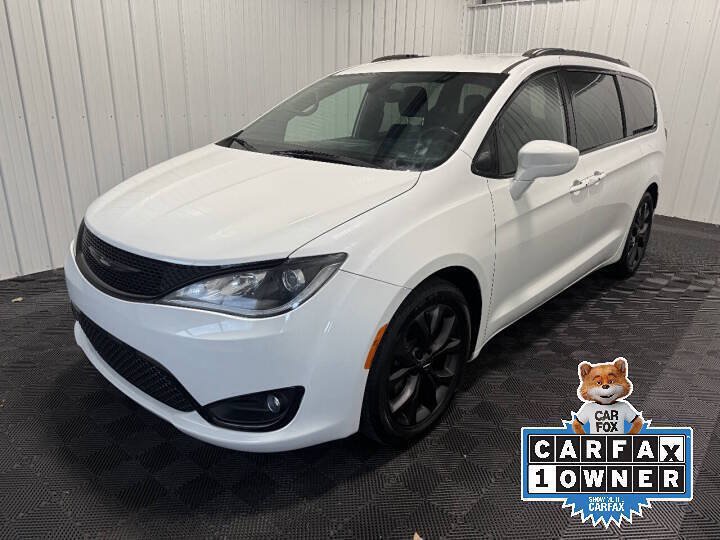 Used 2018 Chrysler Pacifica Touring Plus w/ S Appearance Package FWD image 1