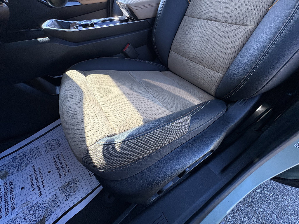 Used 2025 Chevrolet Equinox ACTIV w/ Safety and Technology Package AWD/4WD image 33