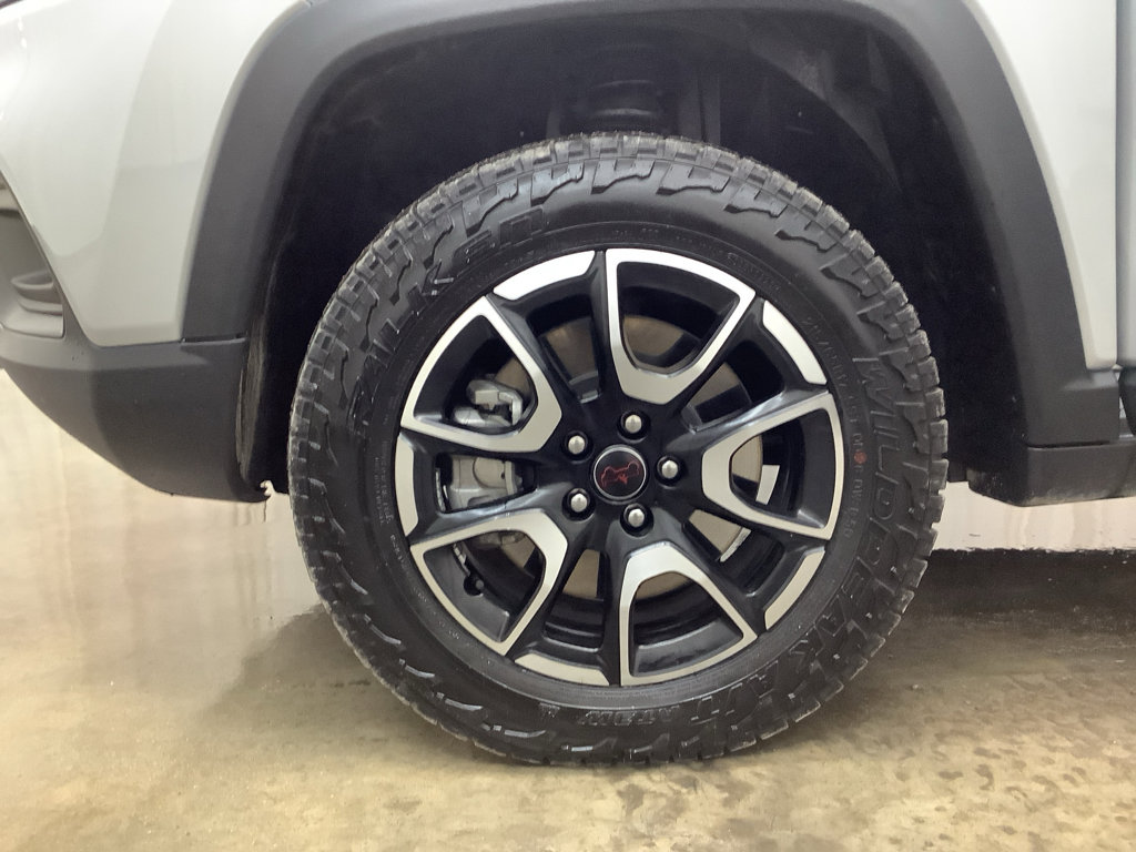 Used 2025 Jeep Compass Trailhawk AWD/4WD image 24