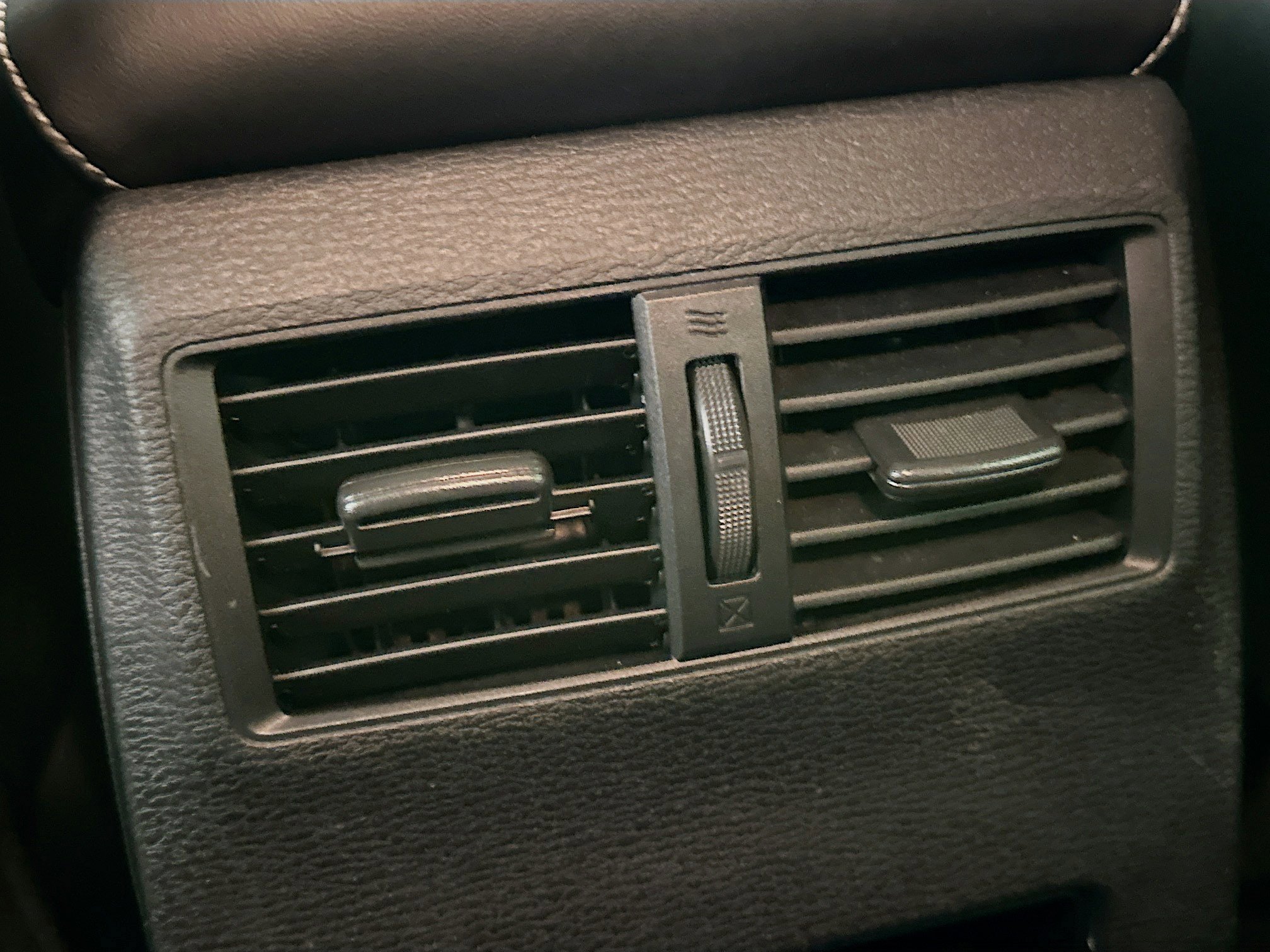 Used 2024 Mitsubishi Outlander SE image 28