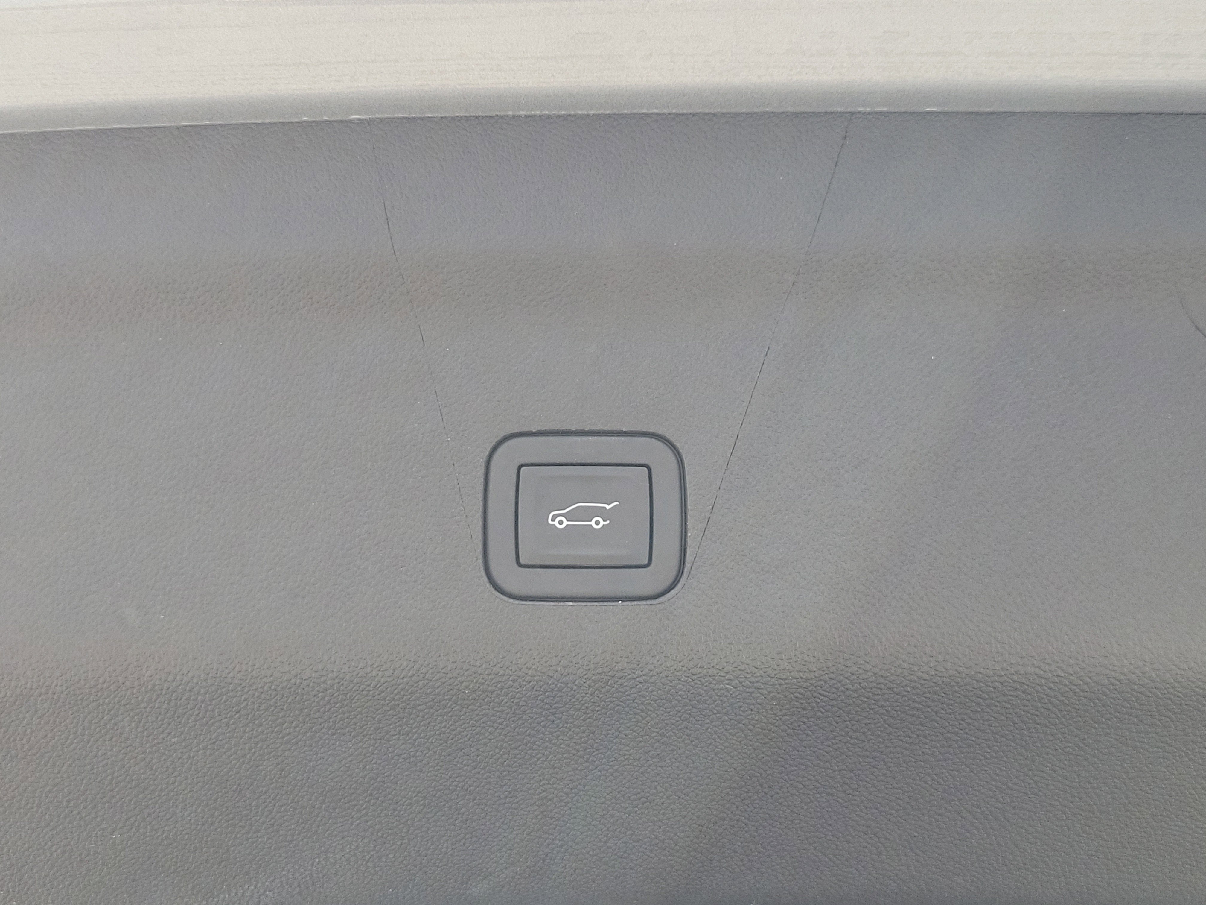 Used 2025 GMC Yukon XL Denali image 17