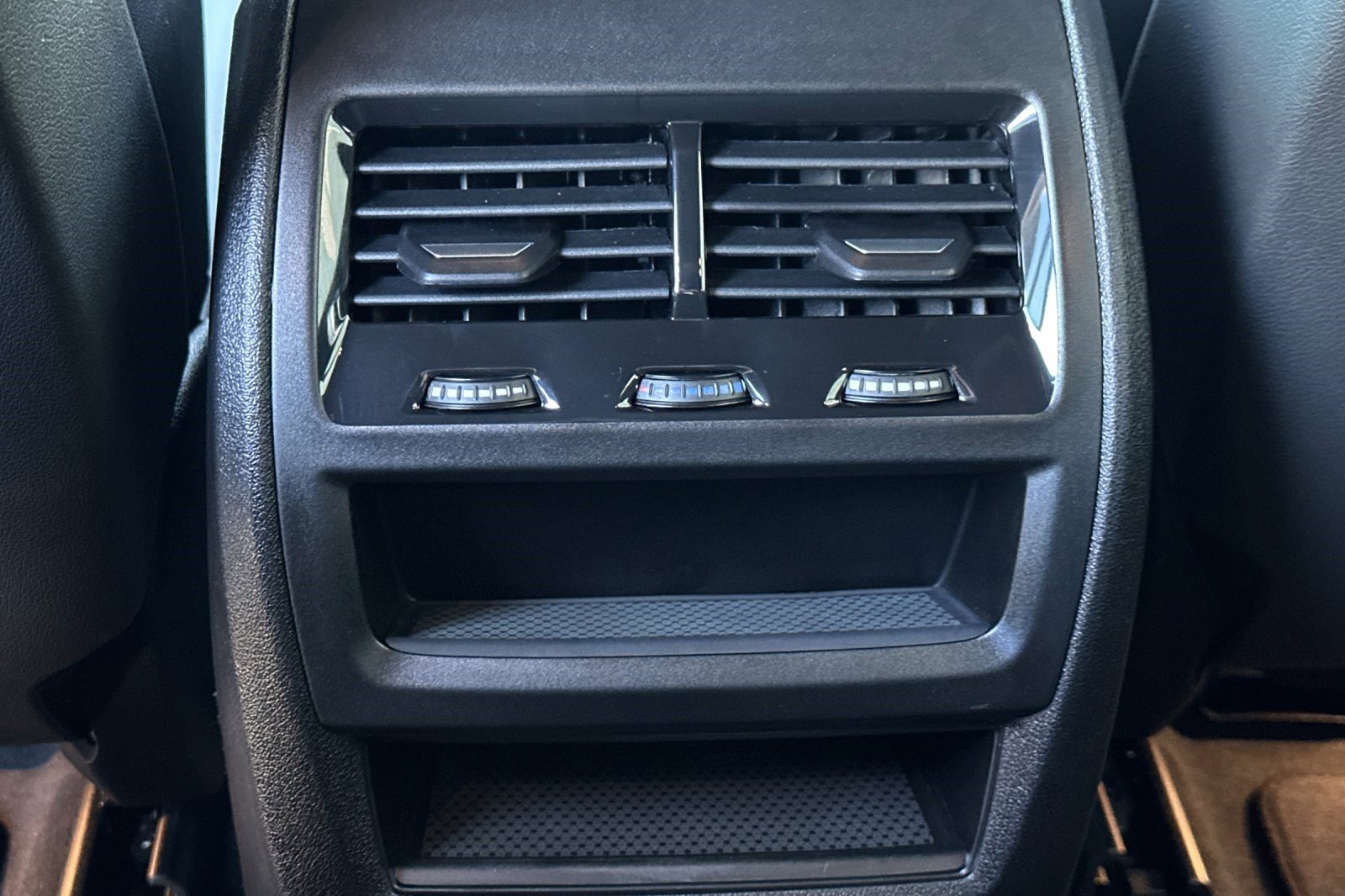 Used 2026 BMW X5 xDrive50e w/ M Sport Package image 16