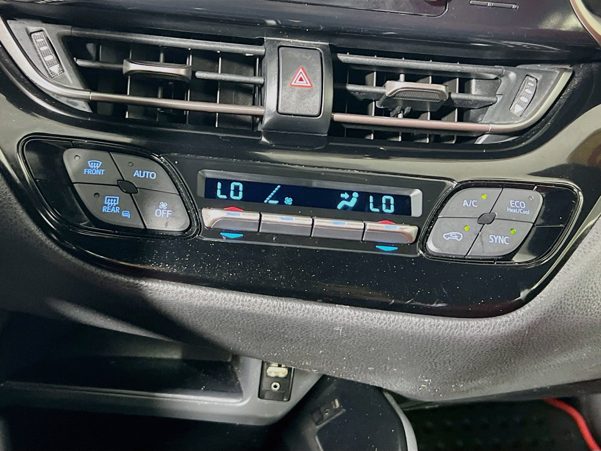 Used 2019 Toyota C-HR XLE FWD image 26