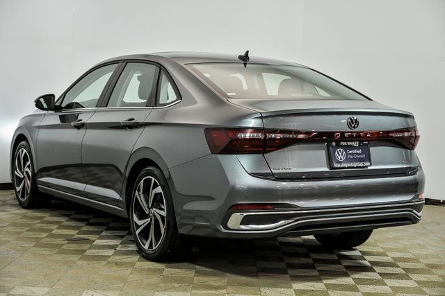 Certified 2025 Volkswagen Jetta SEL image 5