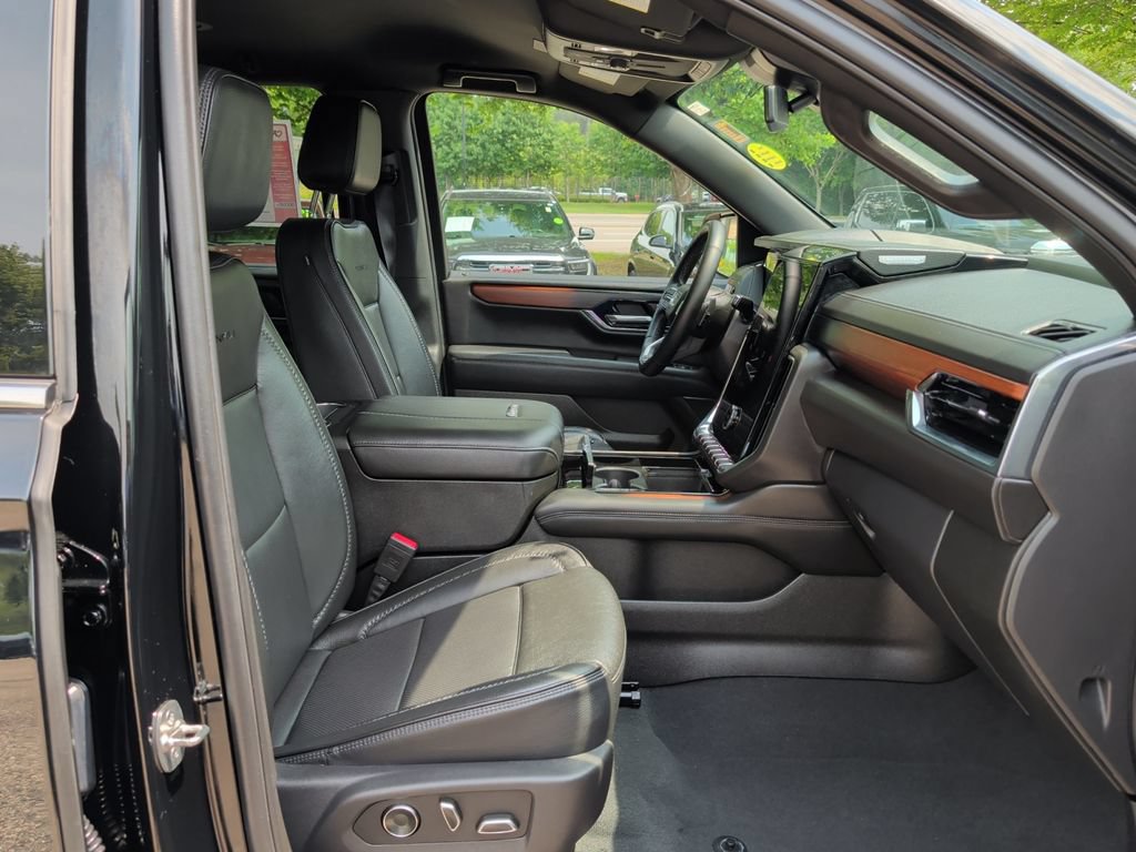 Used 2025 GMC Yukon XL Denali AWD/4WD image 37