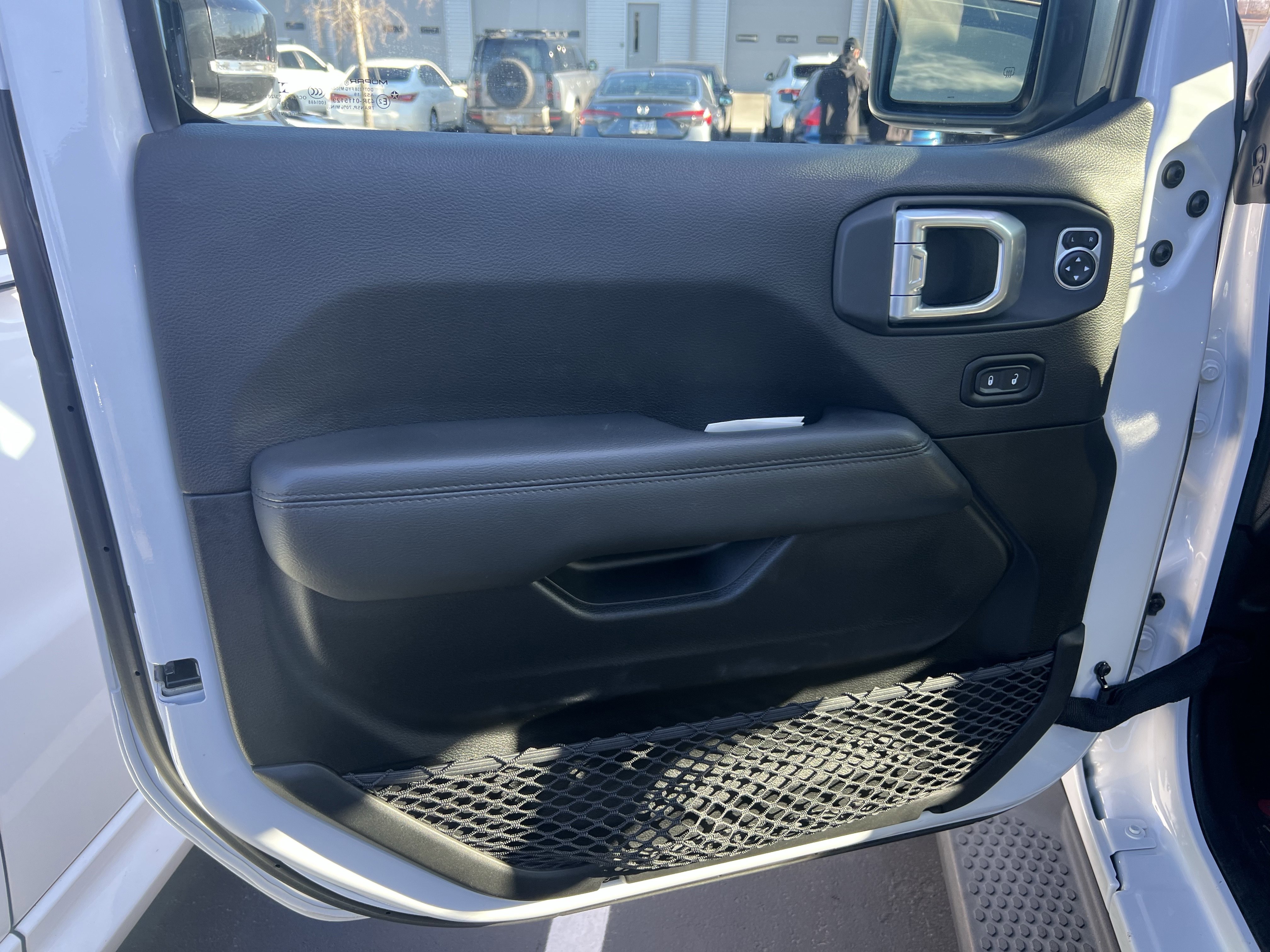 Used 2020 Jeep Wrangler Unlimited Sahara AWD/4WD image 14