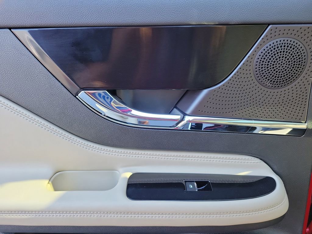 New 2026 Lincoln Corsair Premiere image 14