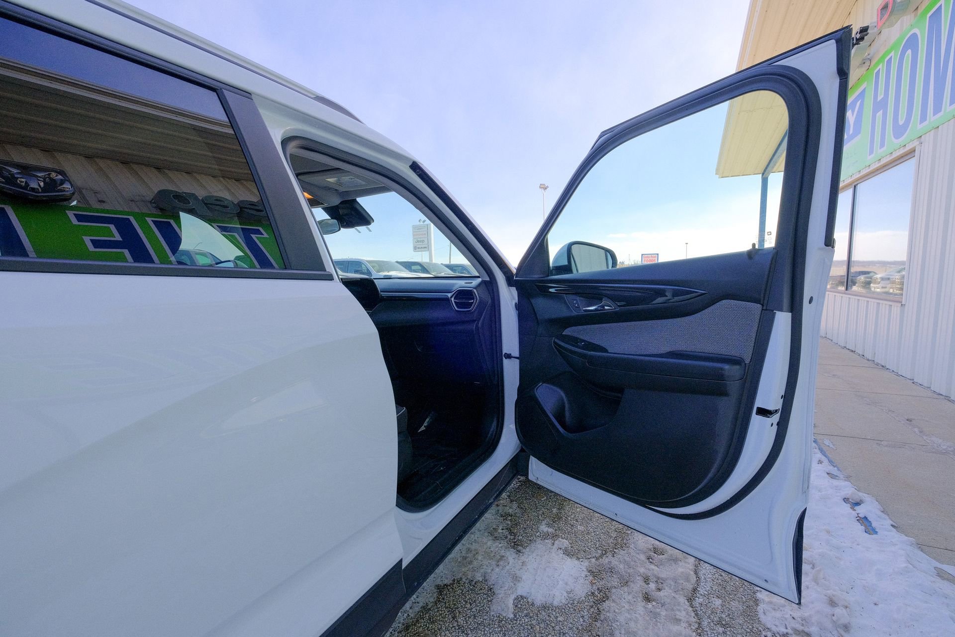 Used 2025 Chevrolet TrailBlazer LT image 16