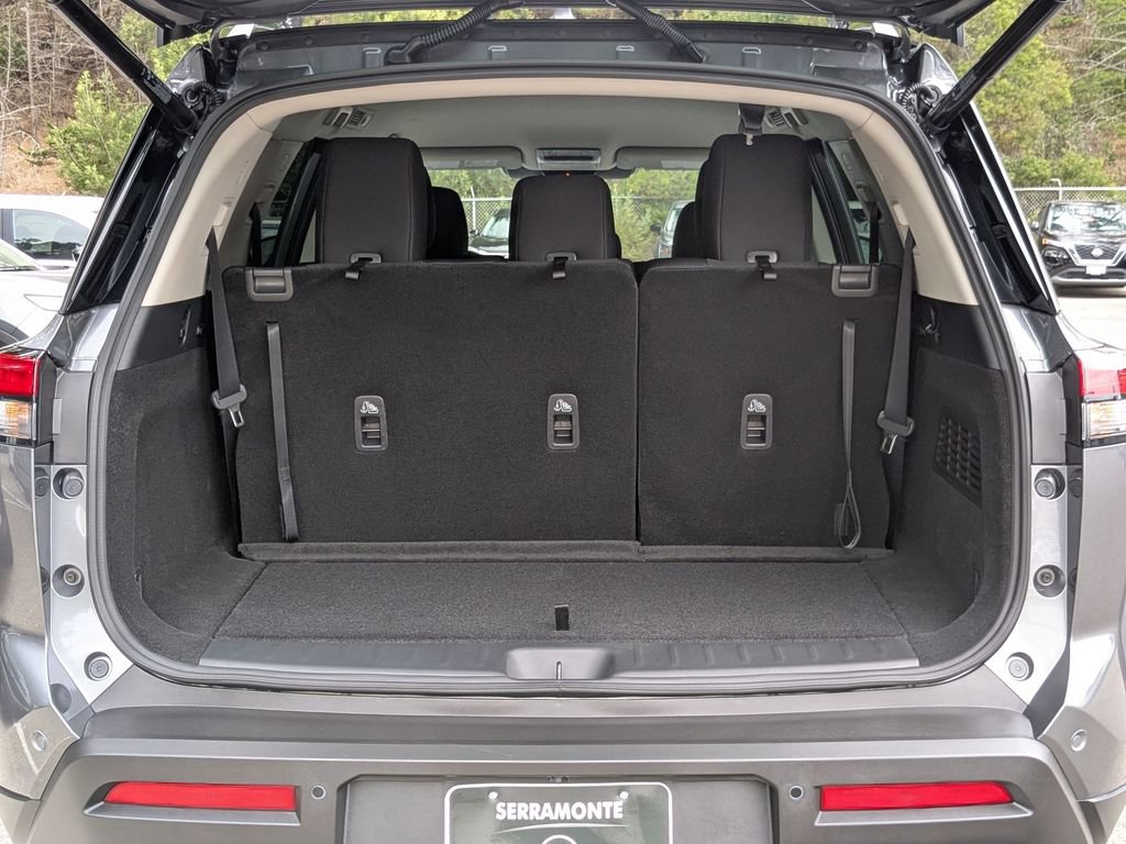New 2025 Nissan Pathfinder SV image 28