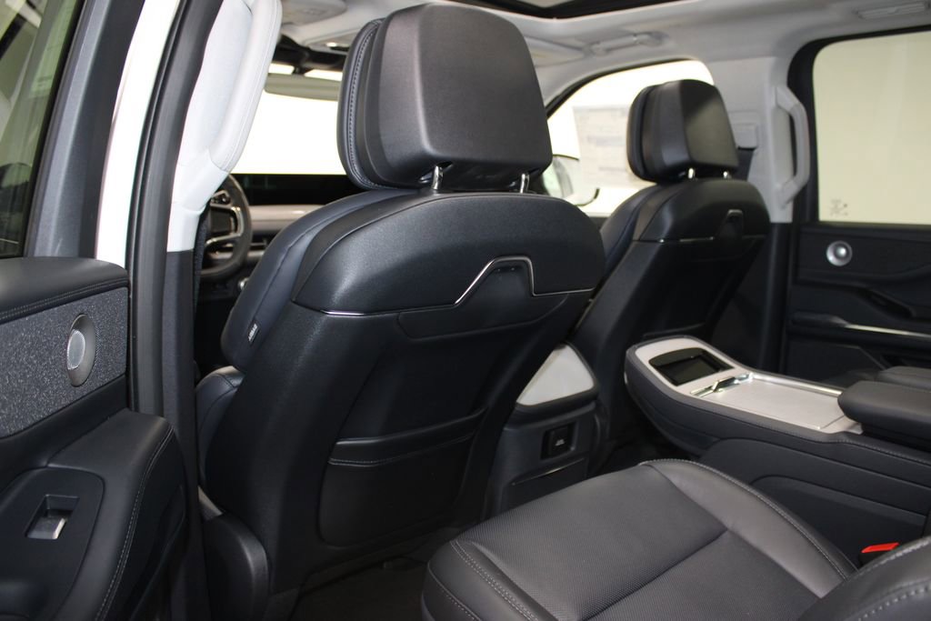 New 2025 Lincoln Navigator Reserve image 28