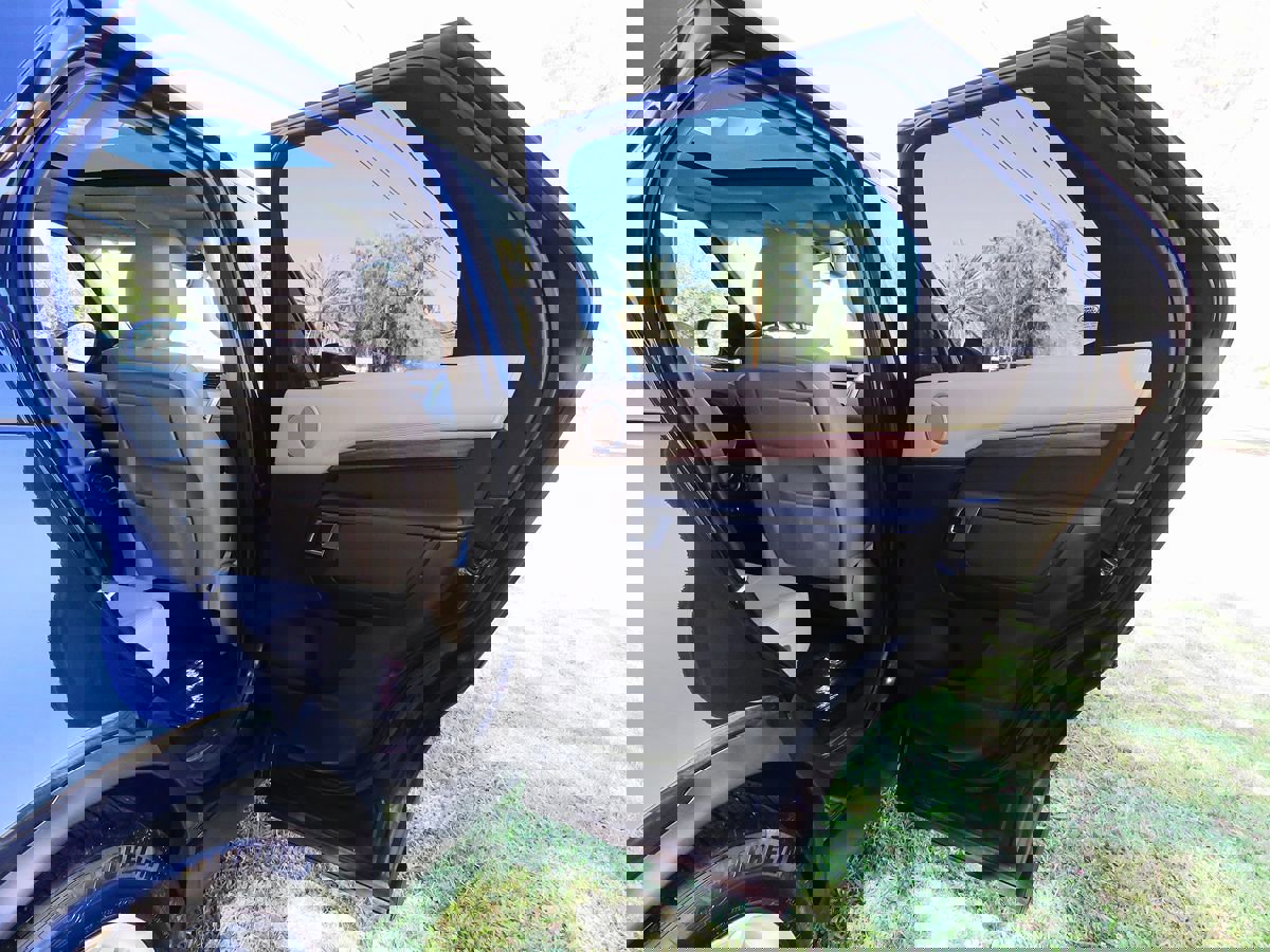 Used 2018 Land Rover Discovery HSE image 17