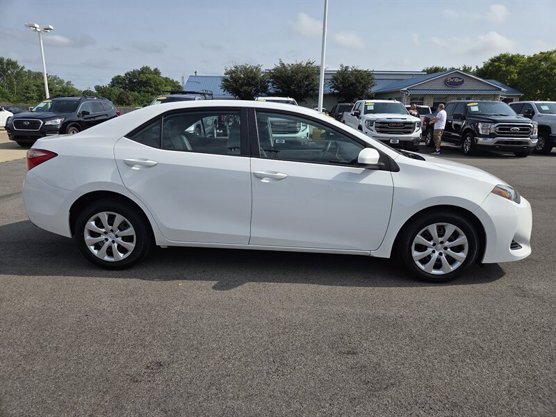 Used 2019 Toyota Corolla LE FWD image 2