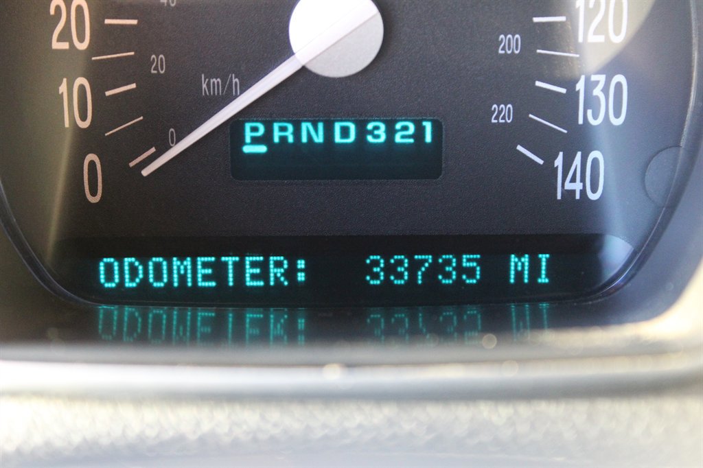Used 2004 Chevrolet SSR w/ Preferred Equipment Group RWD image 8