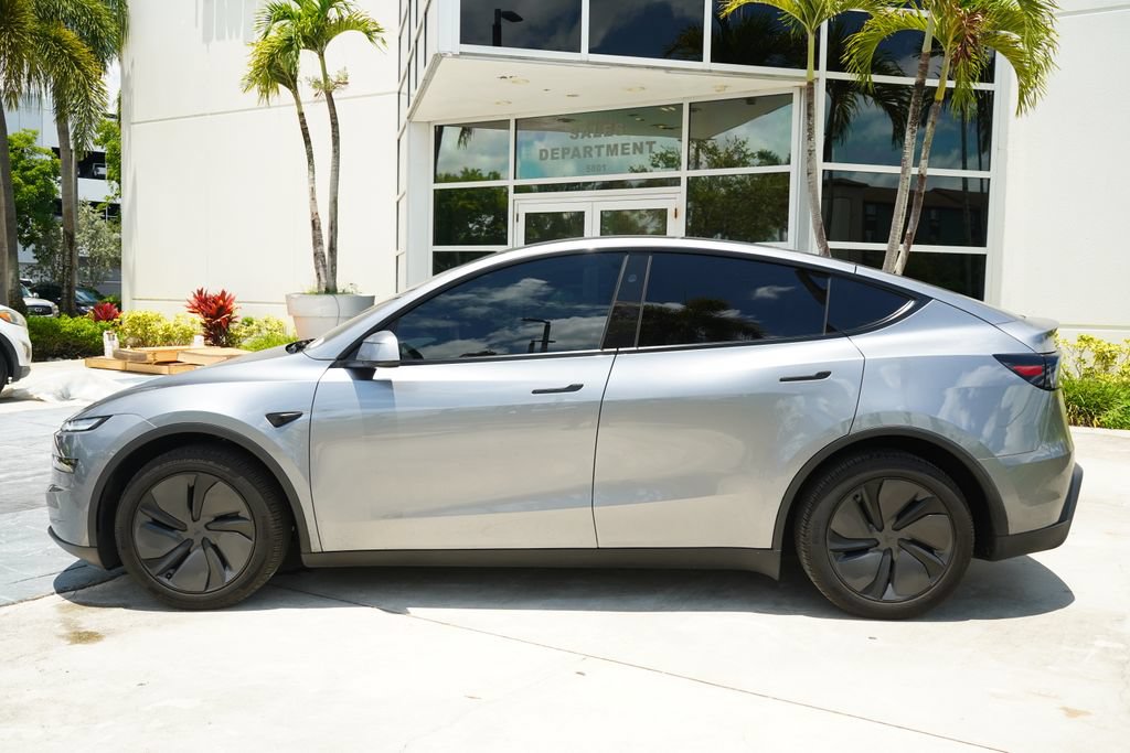 Used 2026 Tesla Model Y AWD image 9