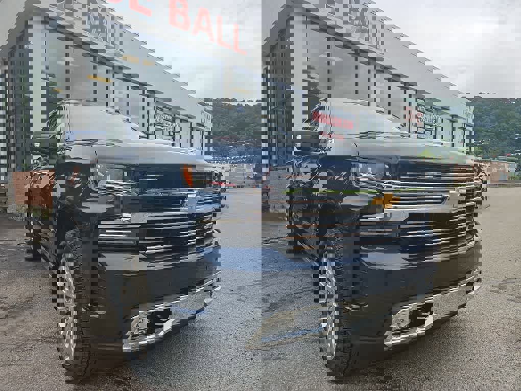 Used 2019 Chevrolet Silverado 1500 High Country w/ Technology Package image 3