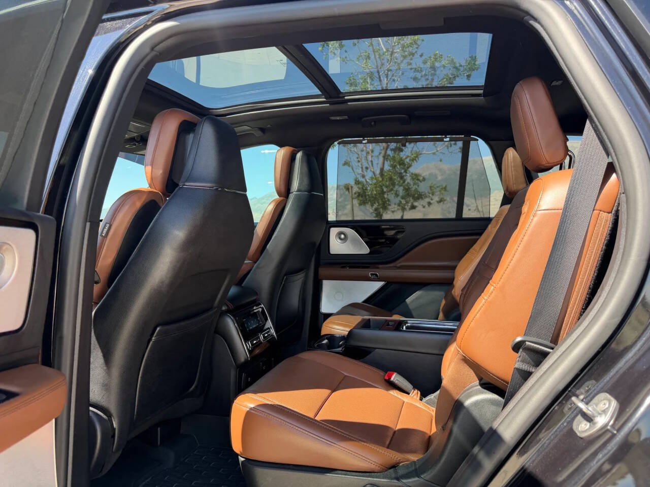 Used 2021 Lincoln Aviator Reserve w/ Equipment Group 210A AWD/4WD image 16