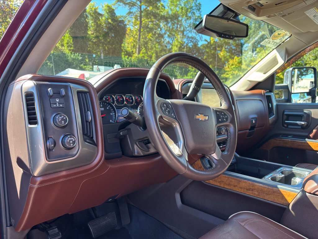 Used 2014 Chevrolet Silverado 1500 High Country w/ High Country Premium Package AWD/4WD image 18