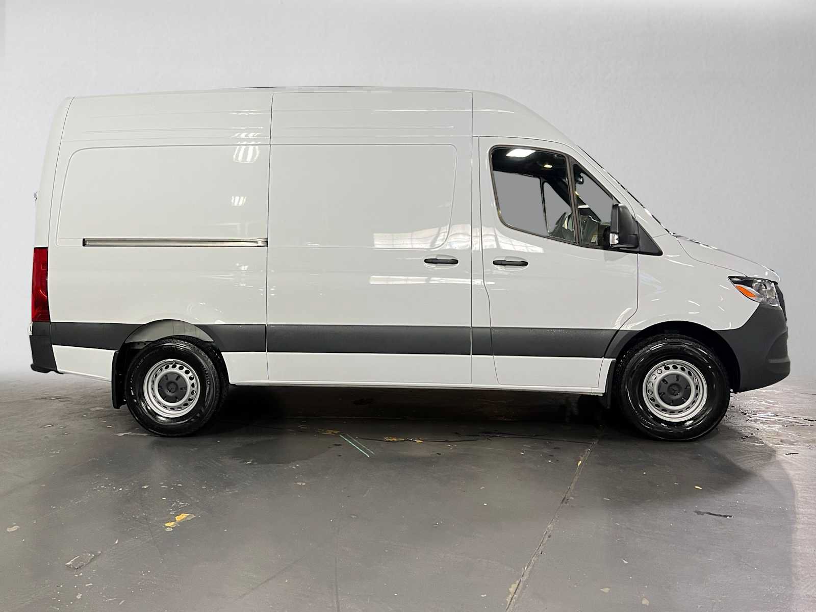 Used 2025 Mercedes-Benz Sprinter 2500 image 3