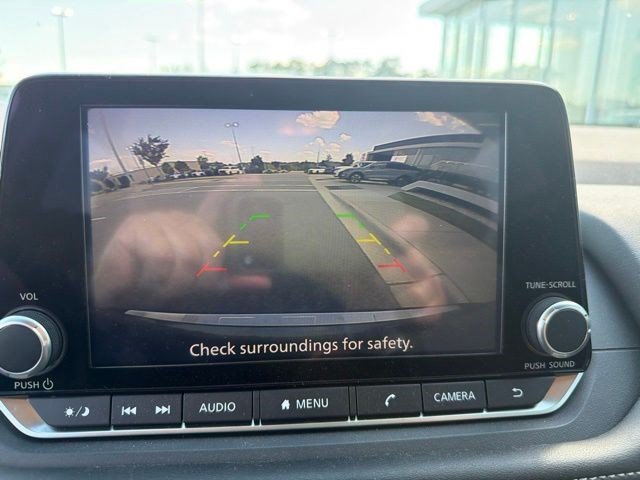 Used 2023 Nissan Rogue SV FWD image 16