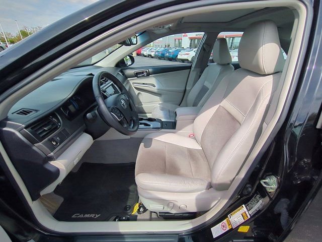 Used 2014 Toyota Camry XLE w/ Leather Package FWD image 8