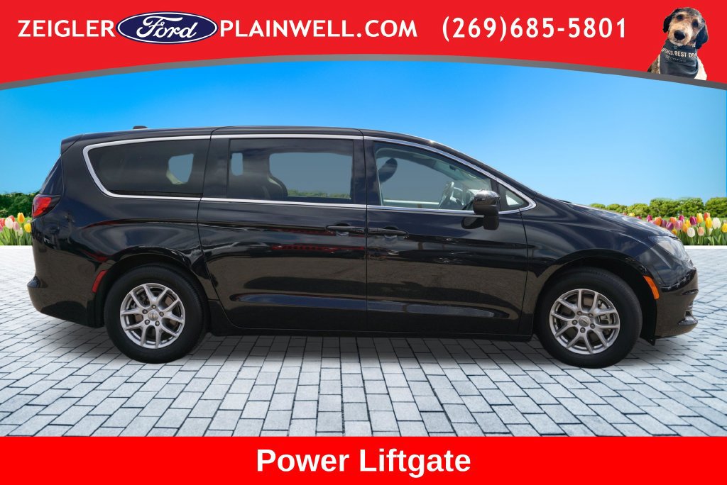Used 2024 Chrysler Voyager LX FWD image 6