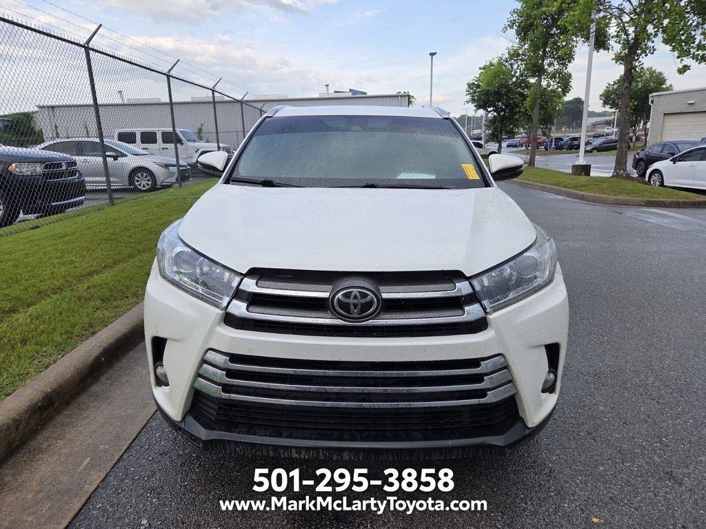 Used 2017 Toyota Highlander Limited FWD image 2