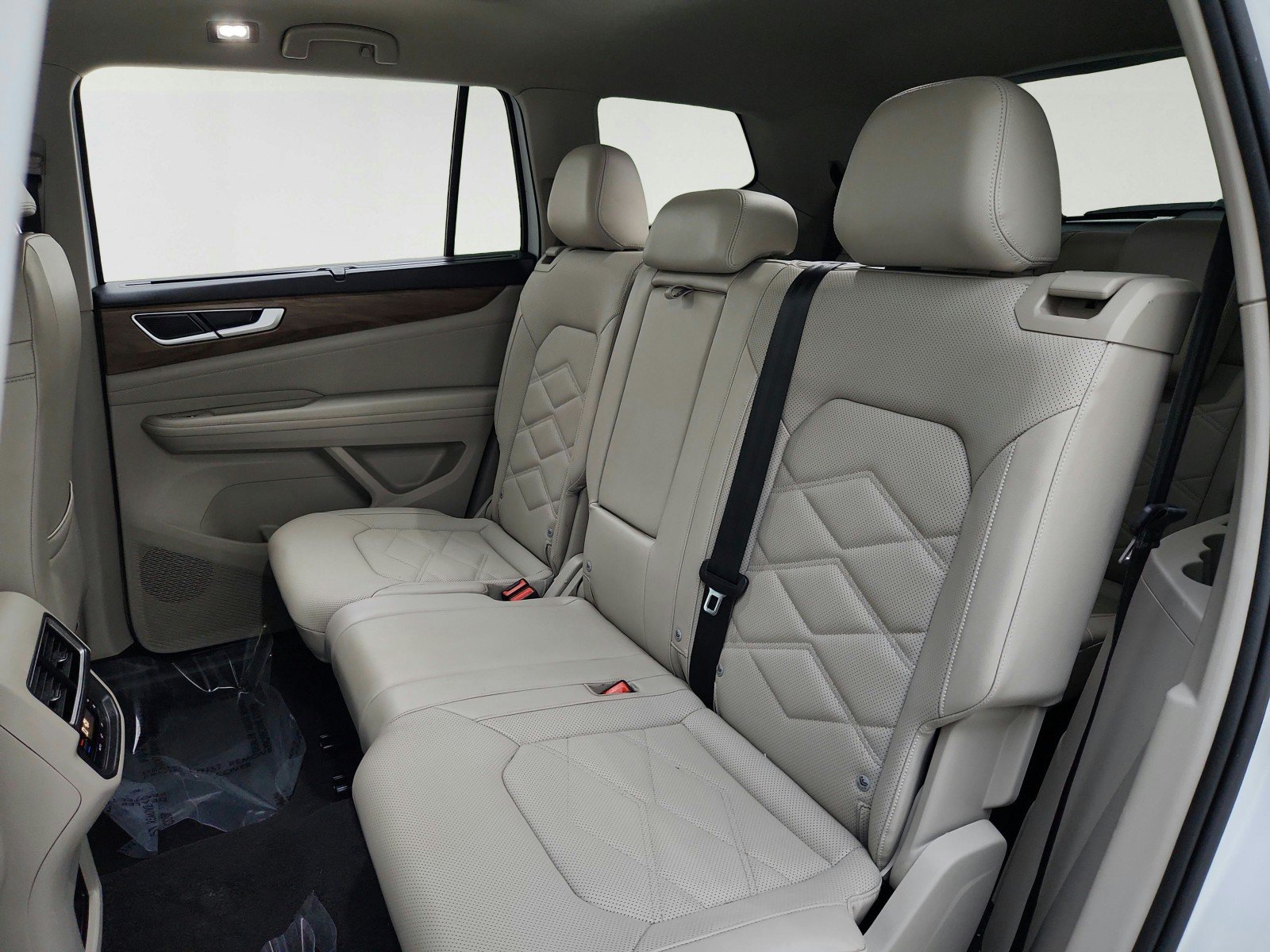Used 2024 Volkswagen Atlas SE w/ Panoramic Sunroof Package FWD image 28