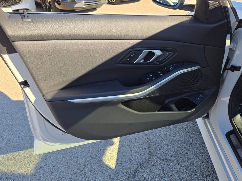 Used 2025 BMW 330i xDrive Sedan image 24