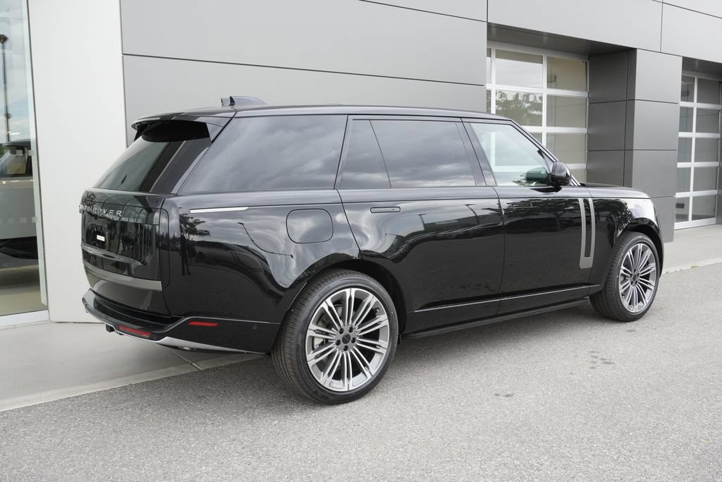 New 2026 Land Rover Range Rover Long Wheelbase SE AWD/4WD image 4