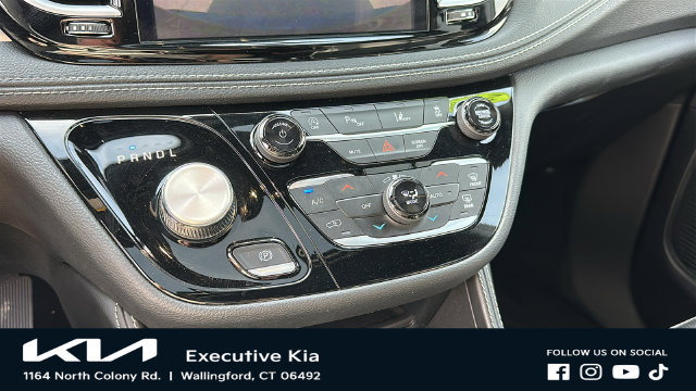 Used 2025 Chrysler Pacifica Limited FWD image 16