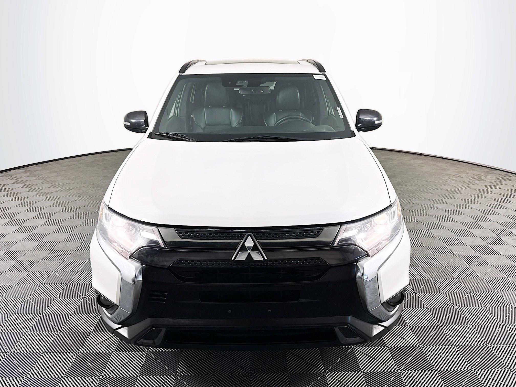 Used 2020 Mitsubishi Outlander LE image 2