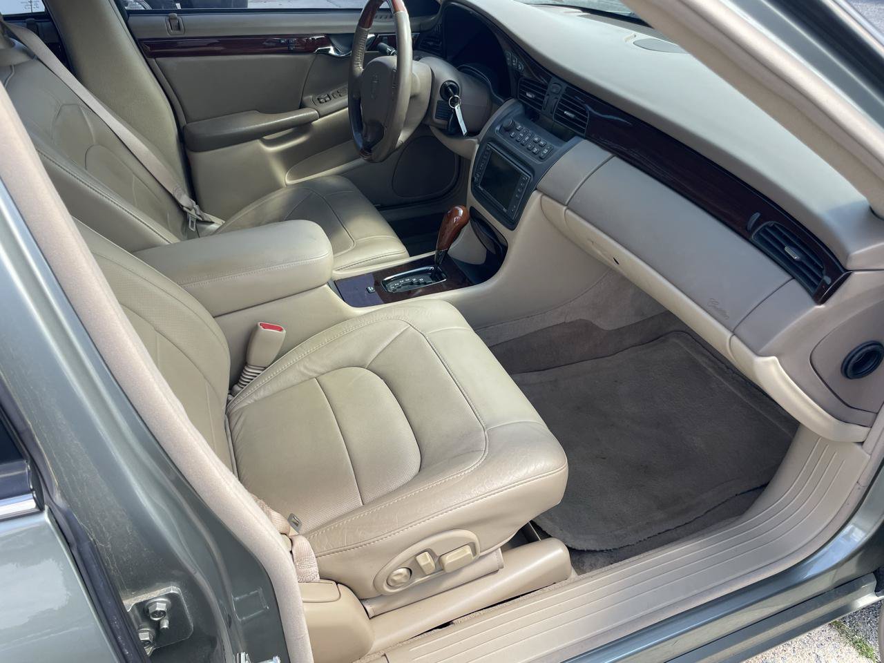 Used 2005 Cadillac De Ville DTS w/ Equipment Group FWD image 39