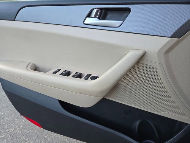 Used 2015 Hyundai Sonata SE FWD image 14