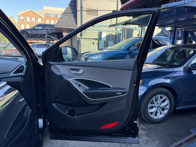 Used 2014 Hyundai Santa Fe GLS image 12