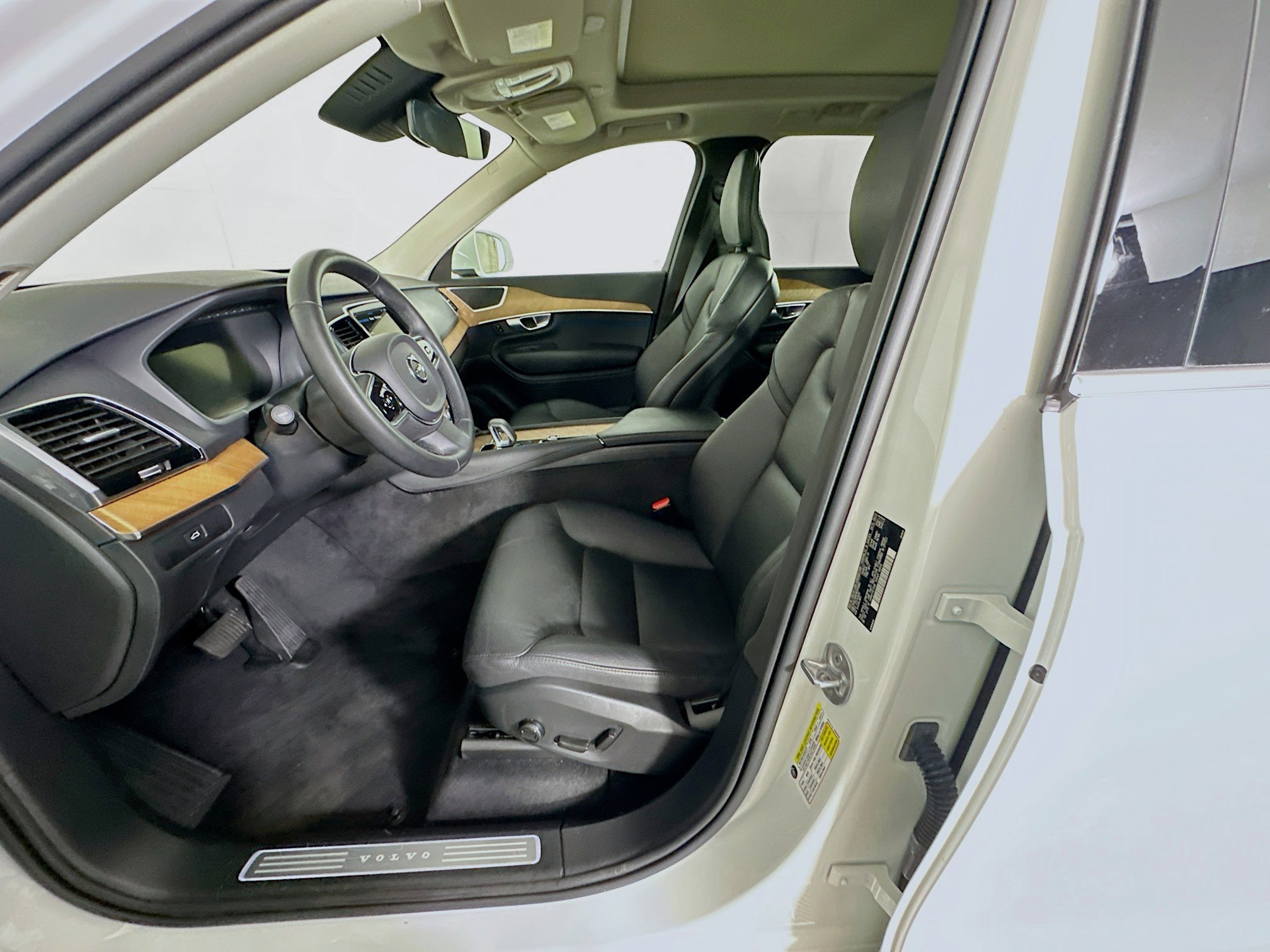 Used 2024 Volvo XC90 B5 Plus image 13