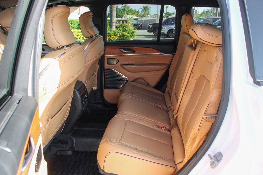 Used 2022 Jeep Grand Cherokee Summit AWD/4WD image 39