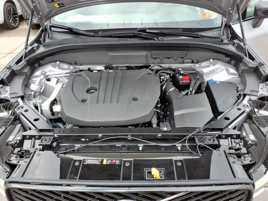 Certified 2026 Volvo XC60 B5 Plus w/ Climate Package AWD/4WD image 9