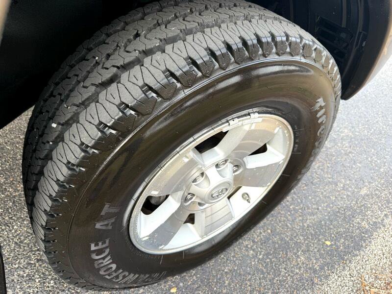 Used 2013 Toyota Tacoma Double Cab V6 4WD image 9