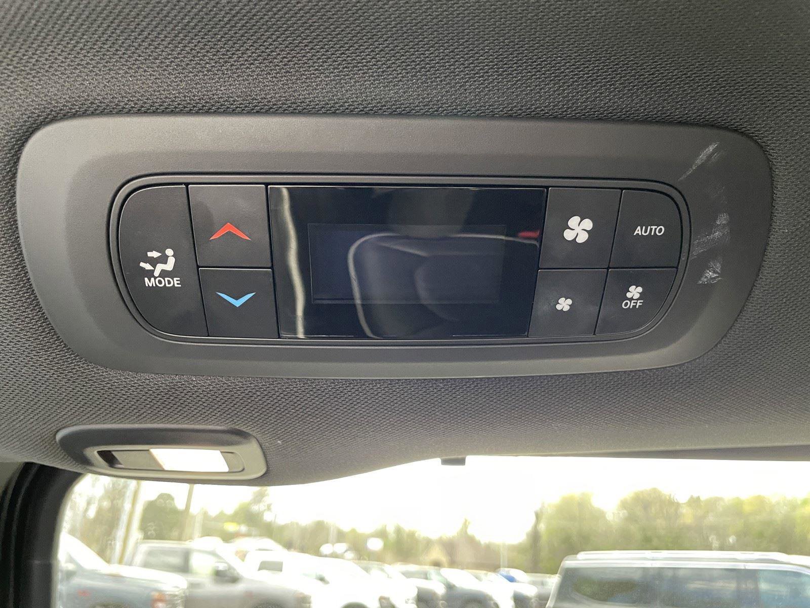 Certified 2025 Chrysler Pacifica Limited image 37