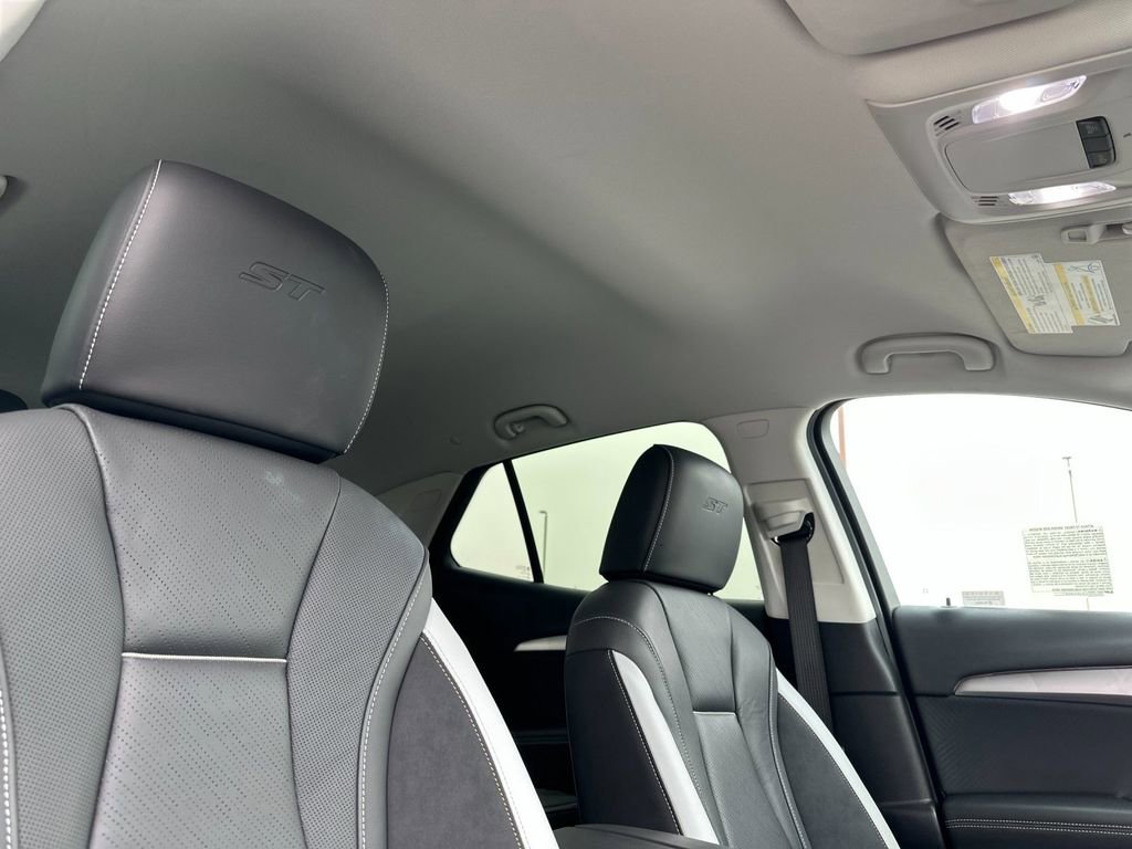Used 2025 Buick Envision Sport Touring image 17