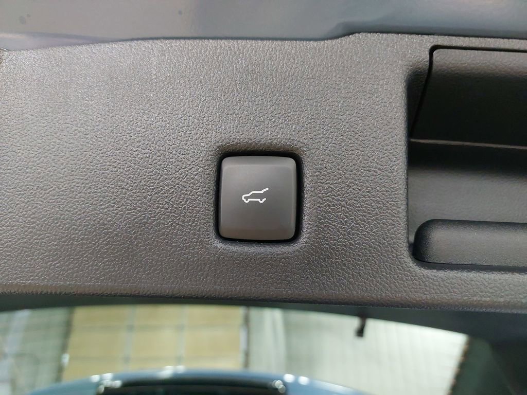 Used 2025 Ford Escape Platinum w/ Premium Technology Package image 13
