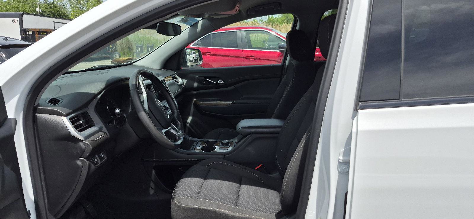 Used 2023 GMC Acadia SLE w/ Driver Convenience Package FWD image 6