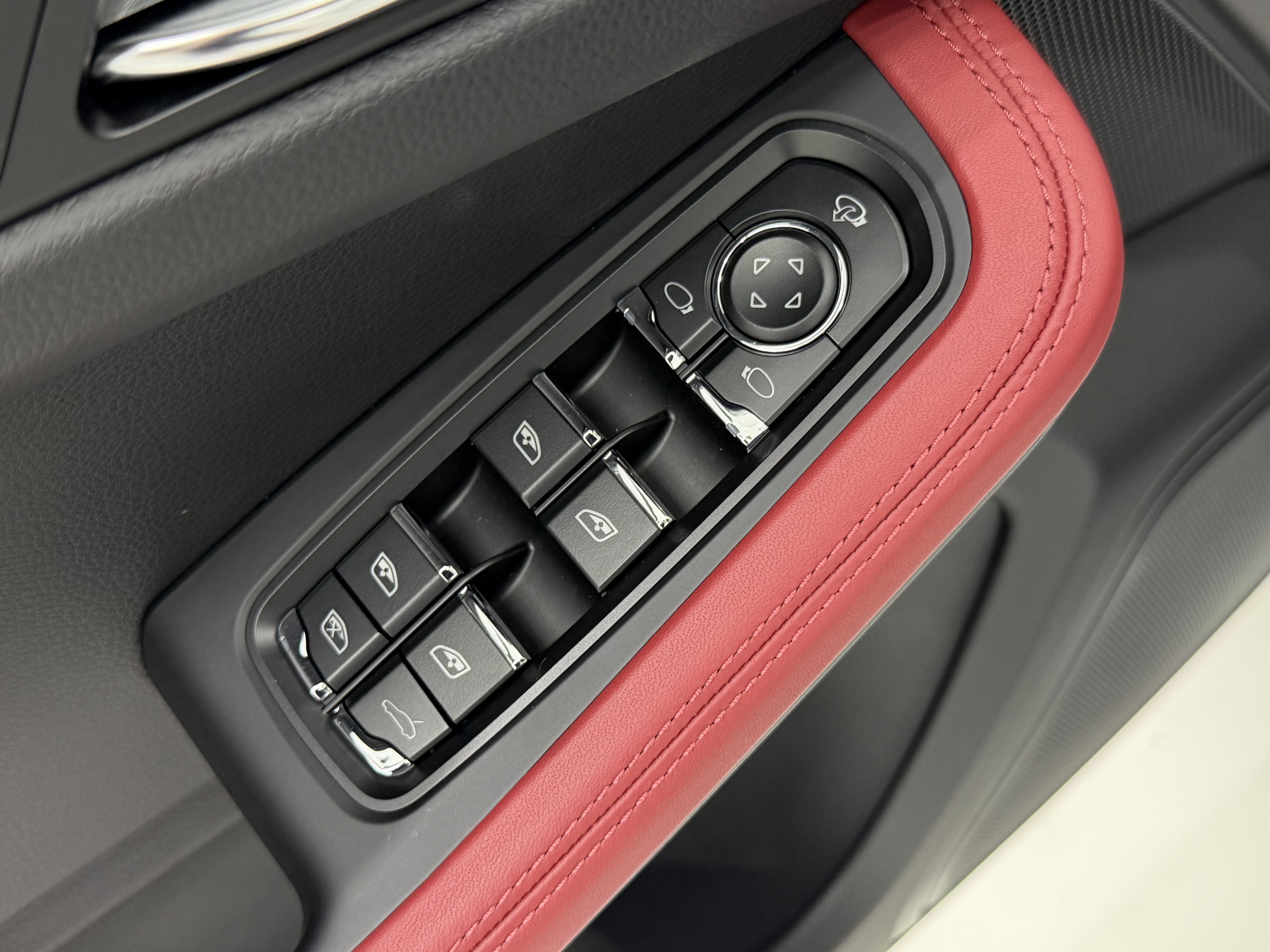 New 2026 Porsche Macan Turbo image 29