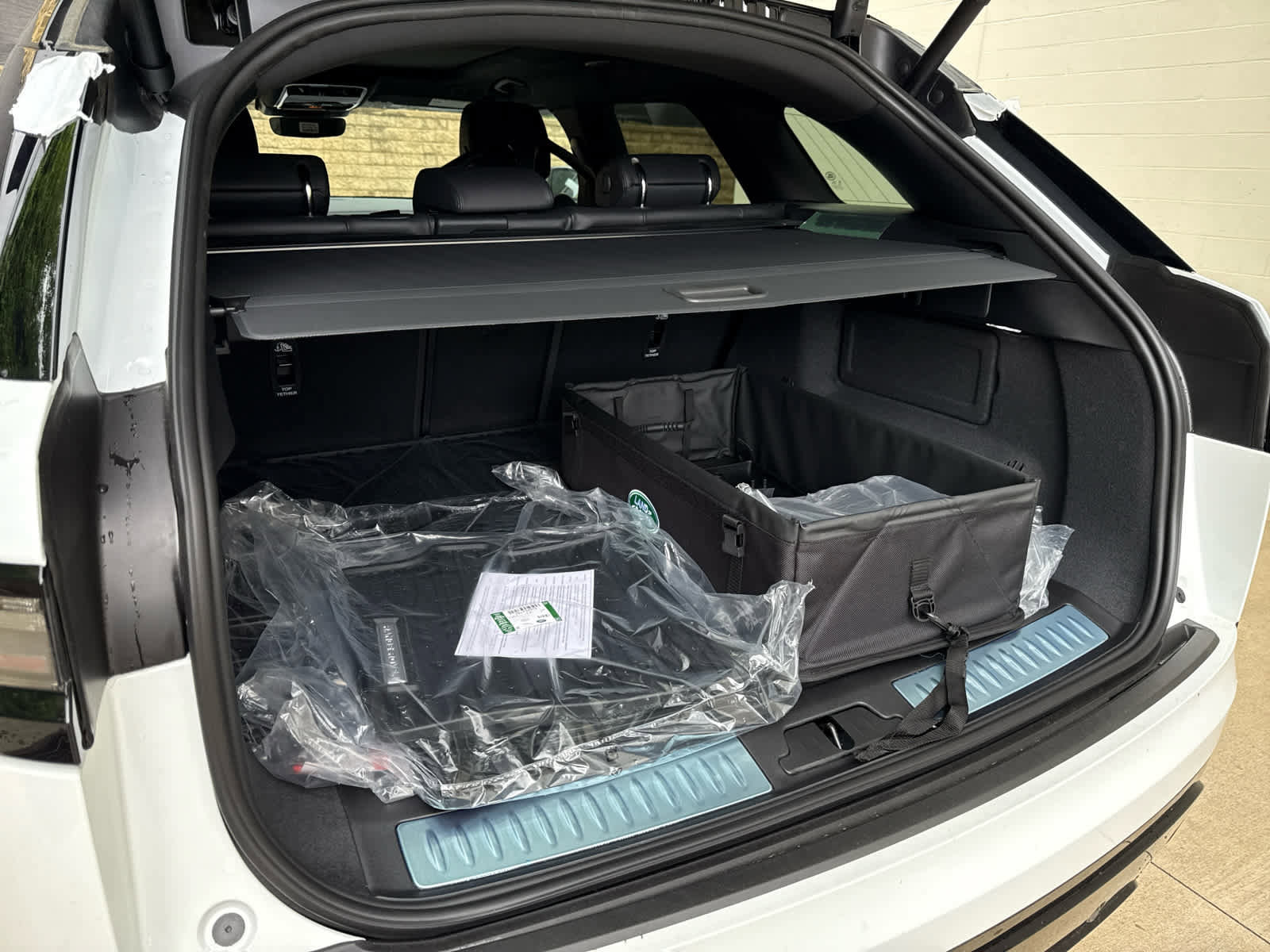 New 2026 Land Rover Range Rover Velar Dynamic SE image 18
