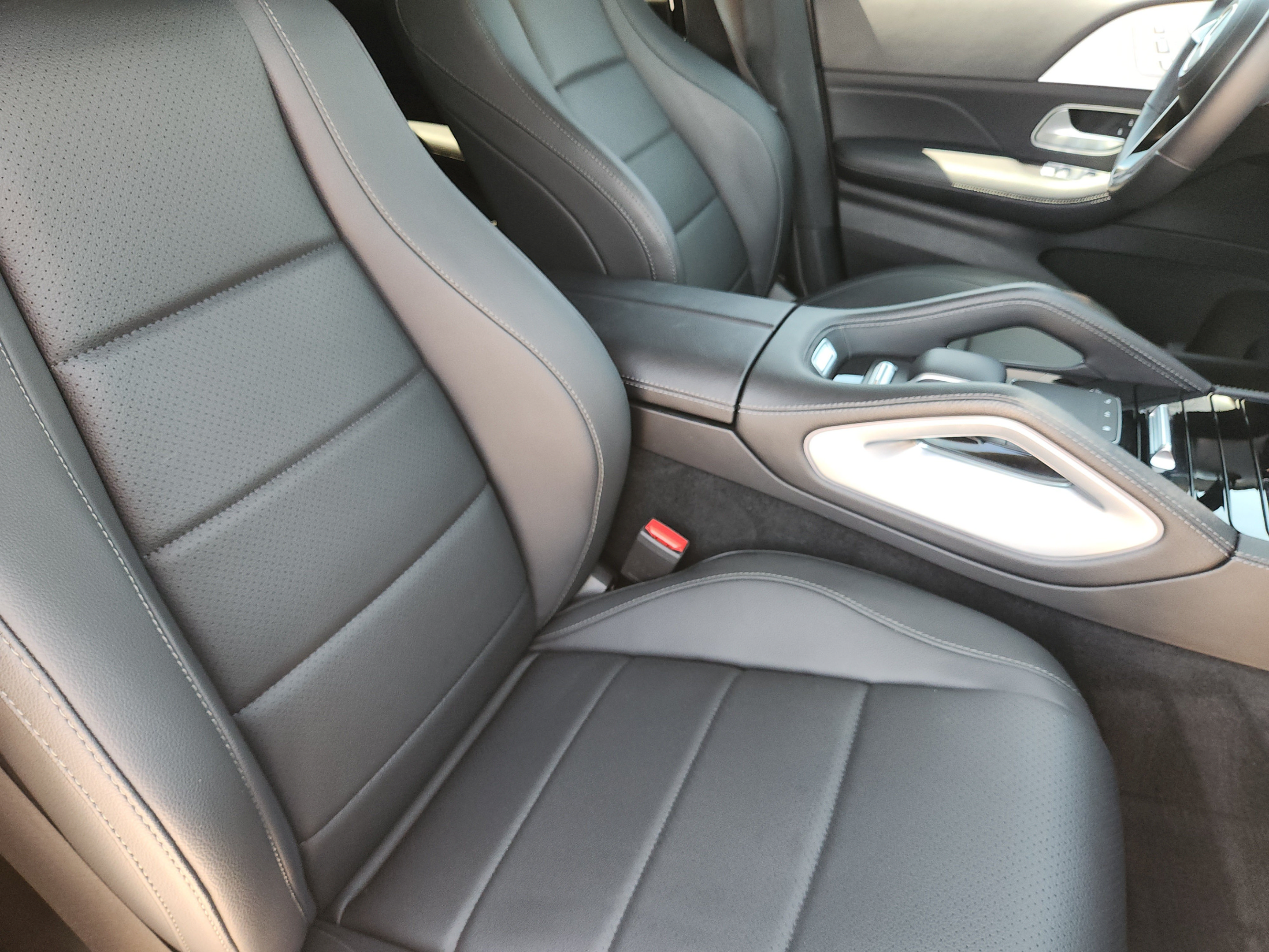 Used 2024 Mercedes-Benz GLS 450 4MATIC image 7