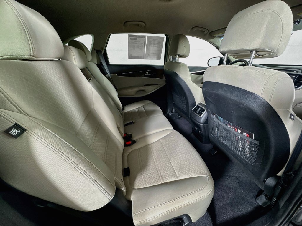 Used 2017 Kia Sorento FWD w/ LX Convenience Package image 26