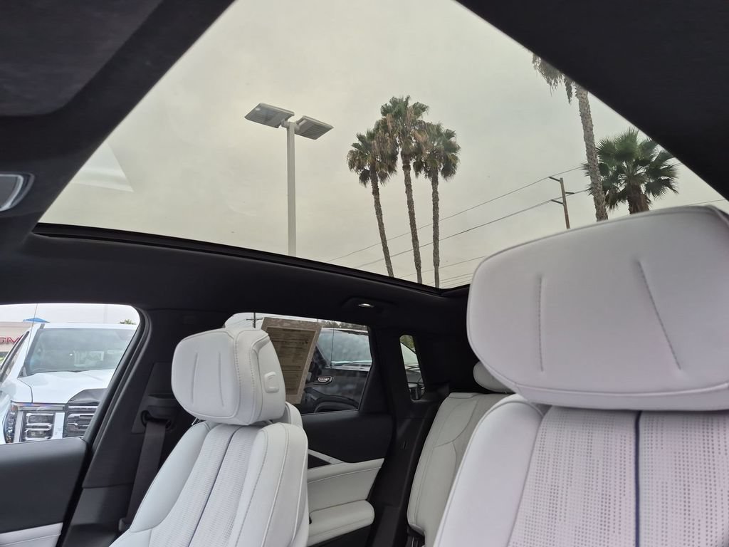 Certified 2024 Cadillac Lyriq Luxury RWD image 11