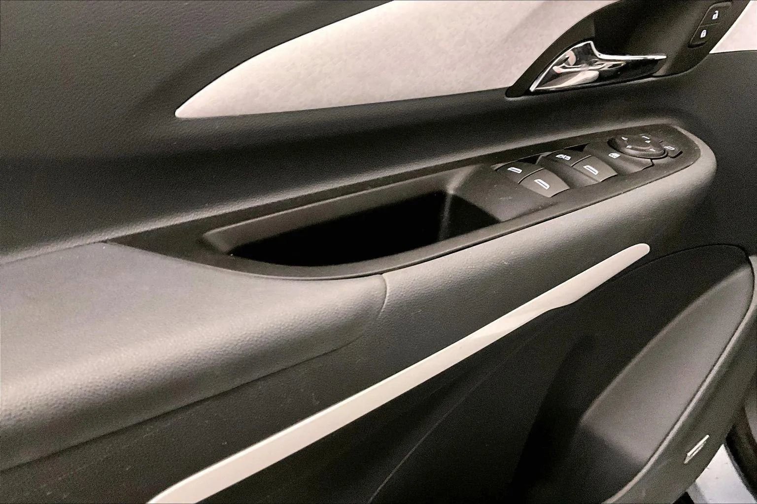 Used 2018 Chevrolet Bolt Premier w/ Driver Confidence II Package image 22