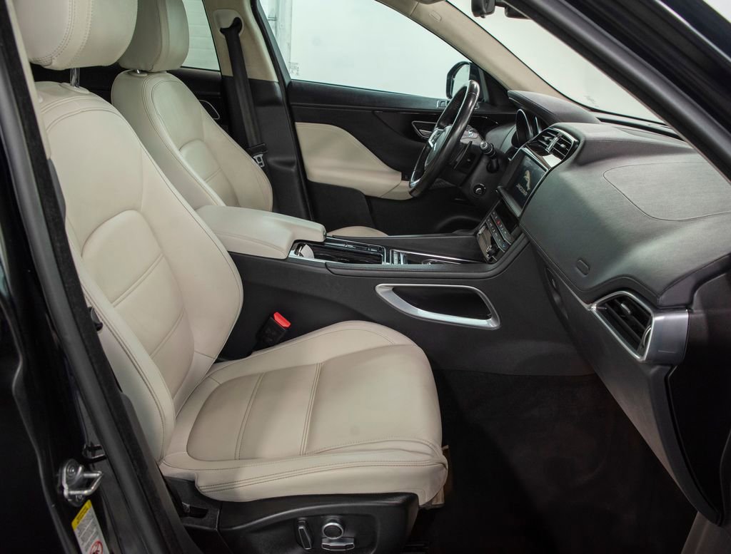 Used 2020 Jaguar F-PACE Prestige image 18