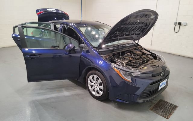 Used 2025 Toyota Corolla LE FWD image 9